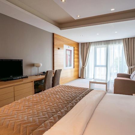 Garni Hotel Centar โนวีซาด ภายนอก รูปภาพ