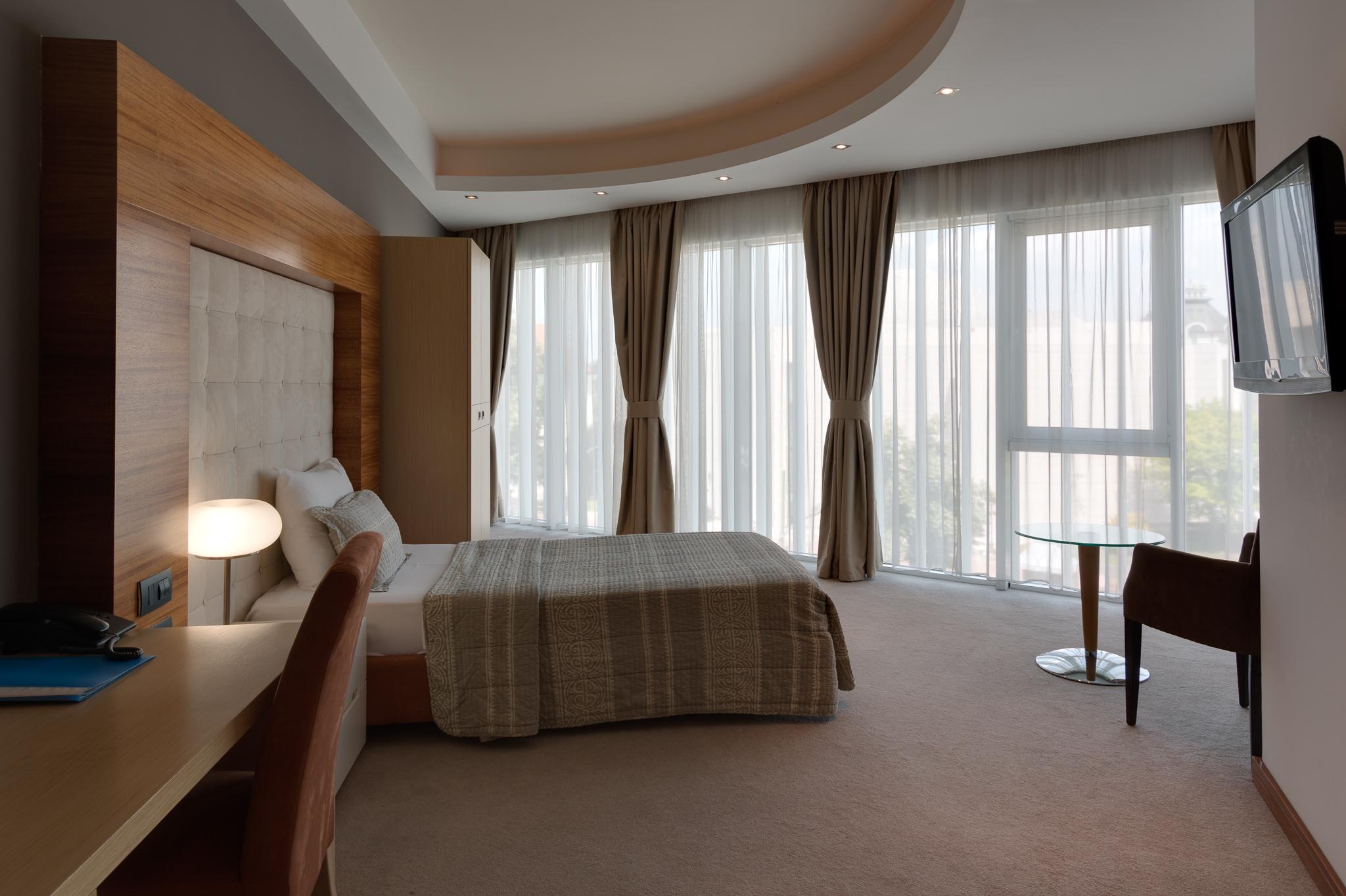 Garni Hotel Centar โนวีซาด ภายนอก รูปภาพ