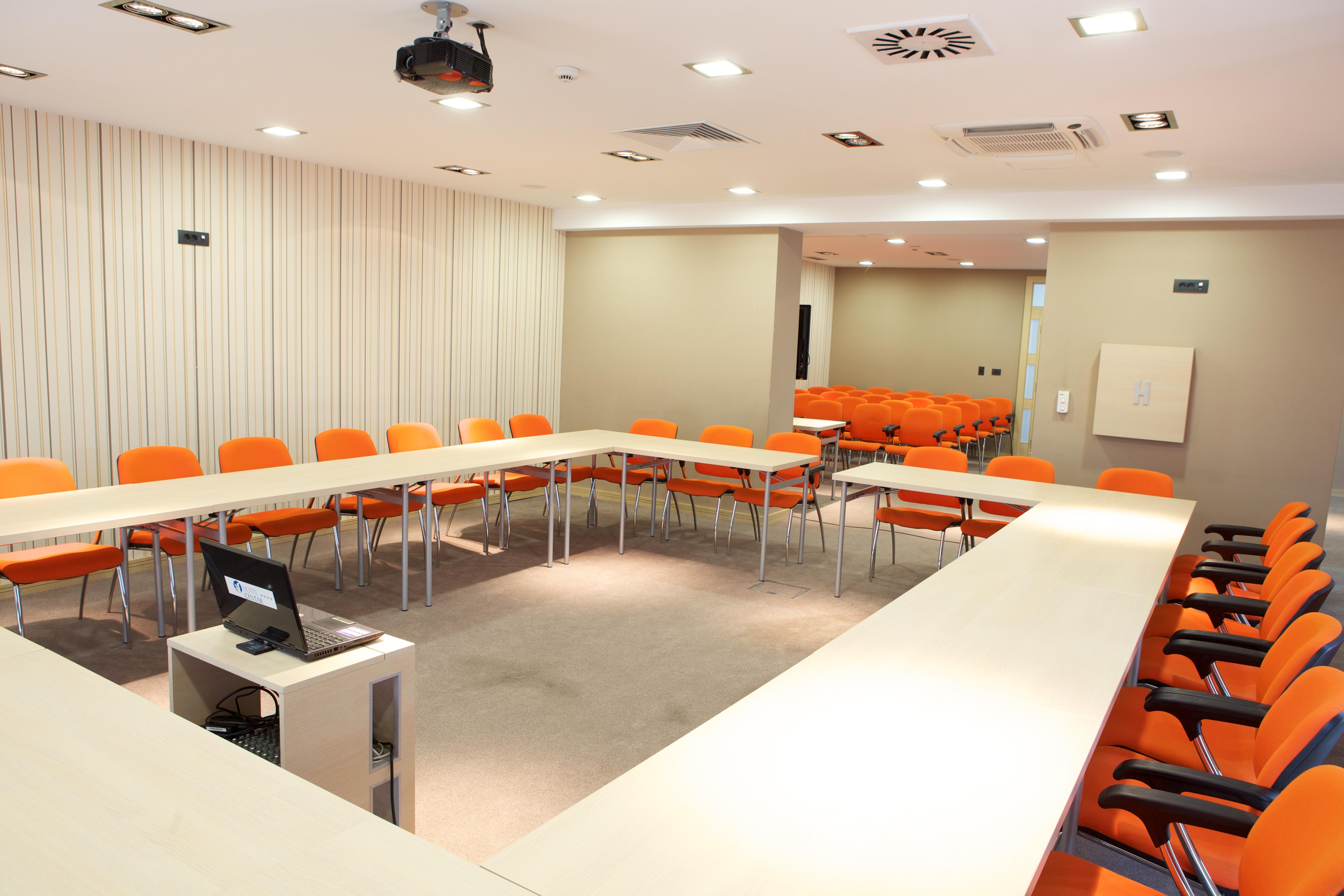 Garni Hotel Centar โนวีซาด ภายนอก รูปภาพ