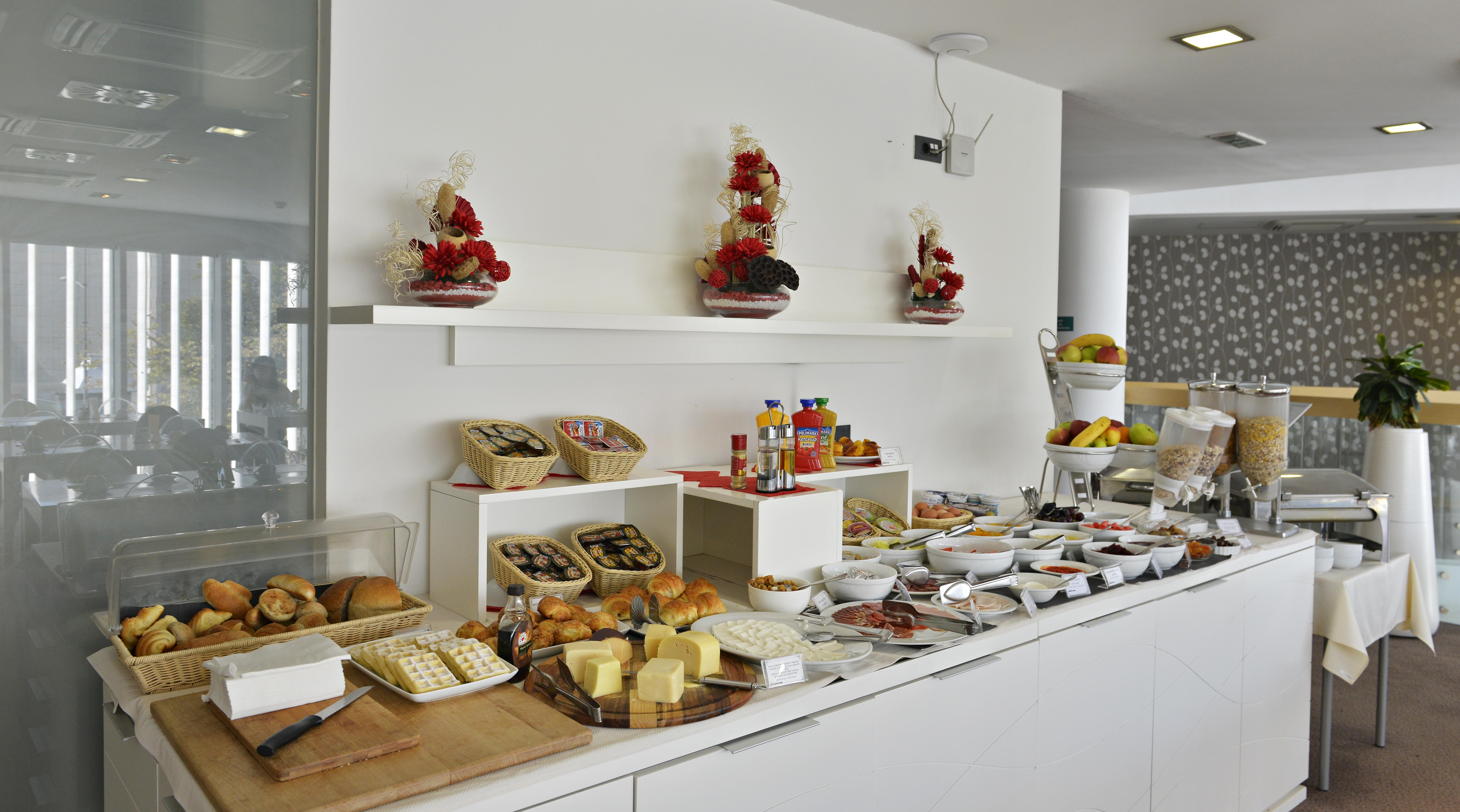 Garni Hotel Centar โนวีซาด ภายนอก รูปภาพ
