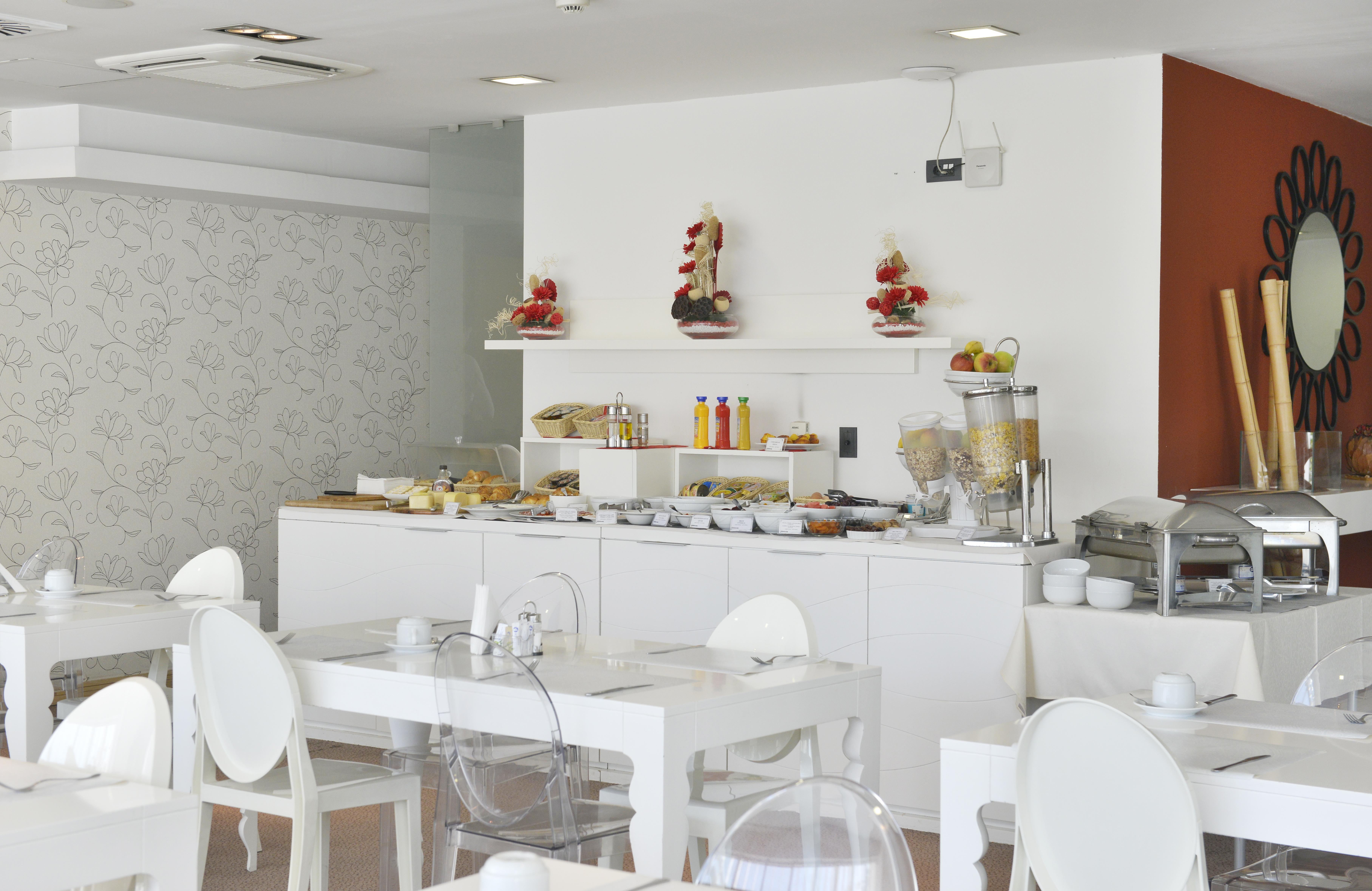 Garni Hotel Centar โนวีซาด ภายนอก รูปภาพ