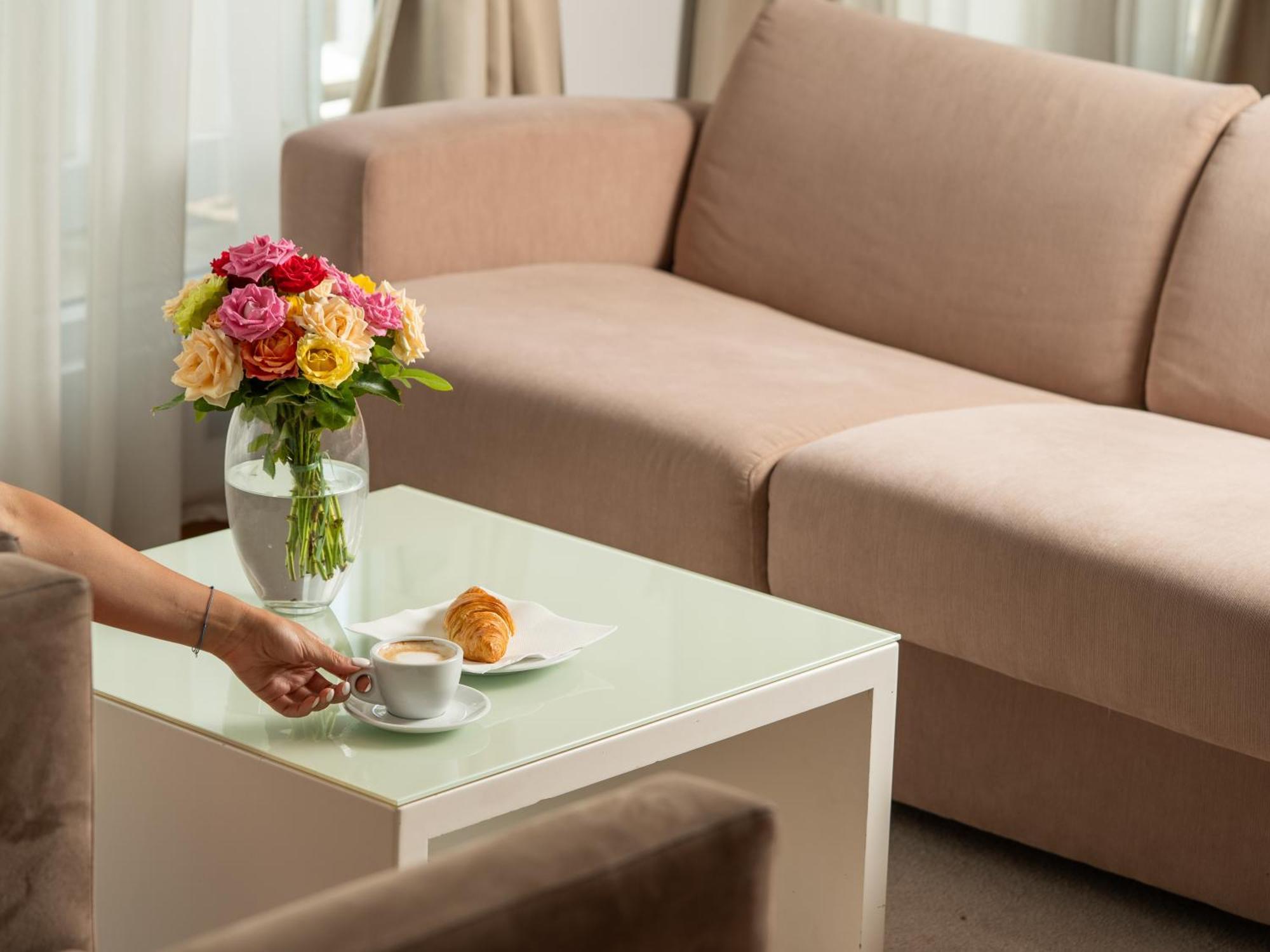 Garni Hotel Centar โนวีซาด ภายนอก รูปภาพ