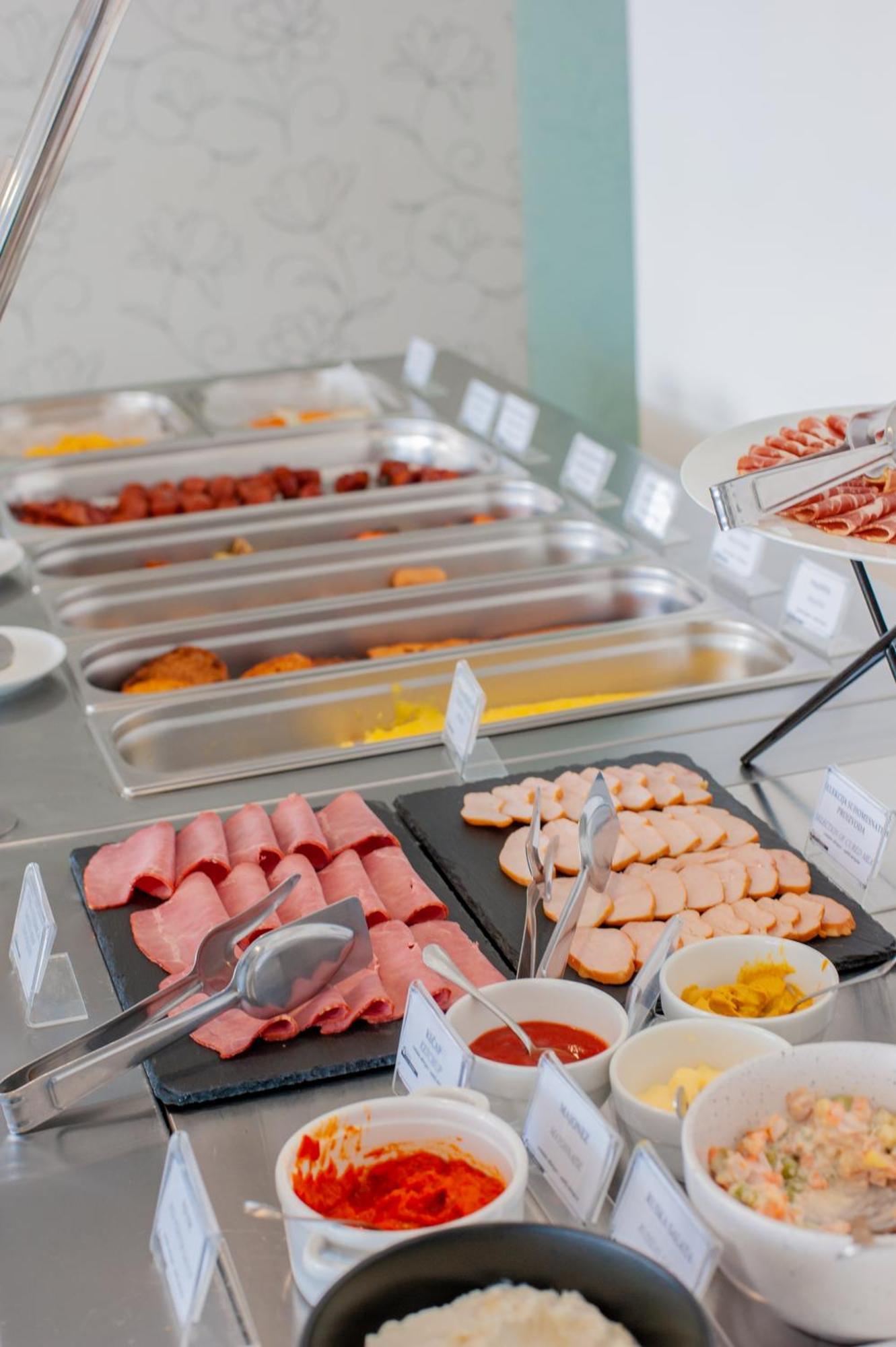 Garni Hotel Centar โนวีซาด ภายนอก รูปภาพ