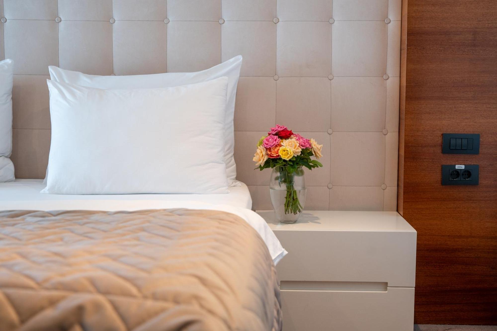 Garni Hotel Centar โนวีซาด ภายนอก รูปภาพ