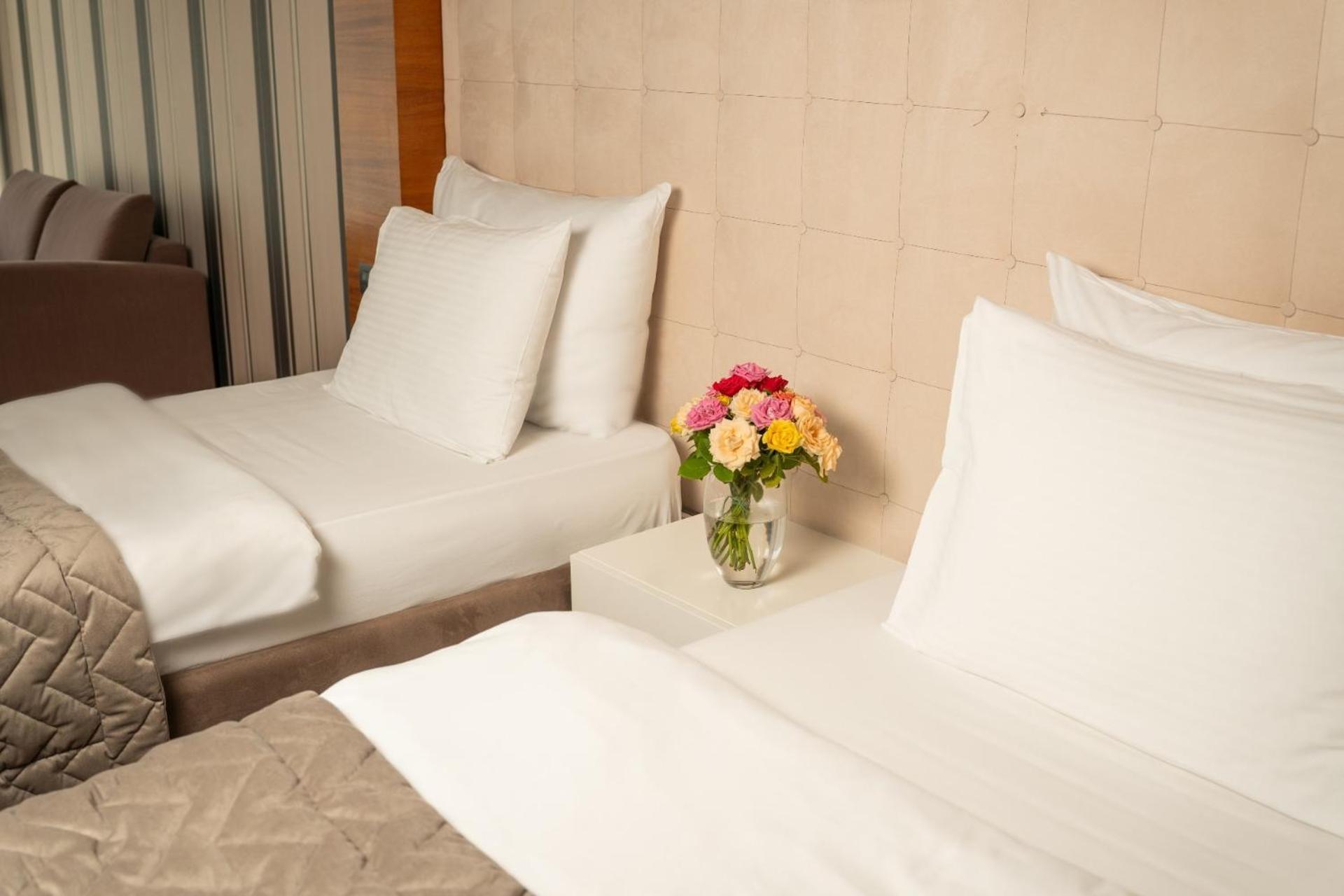 Garni Hotel Centar โนวีซาด ภายนอก รูปภาพ