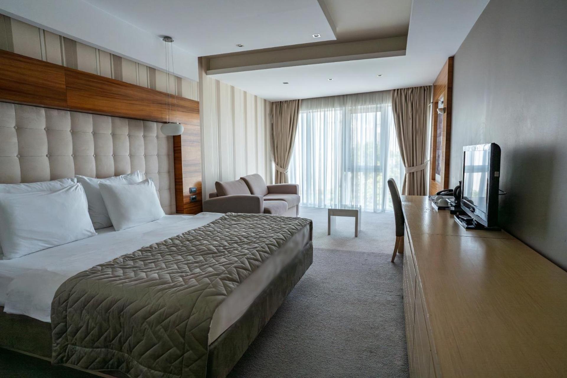 Garni Hotel Centar โนวีซาด ภายนอก รูปภาพ