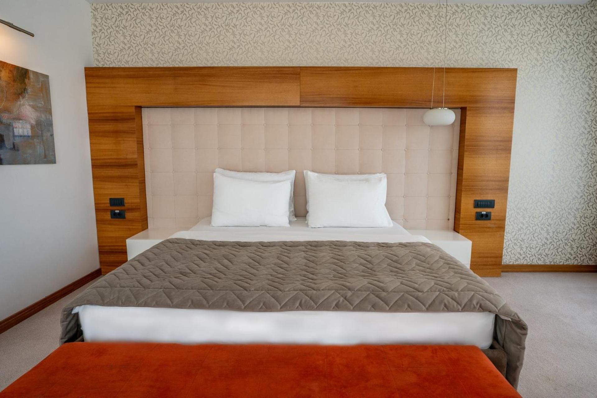 Garni Hotel Centar โนวีซาด ภายนอก รูปภาพ
