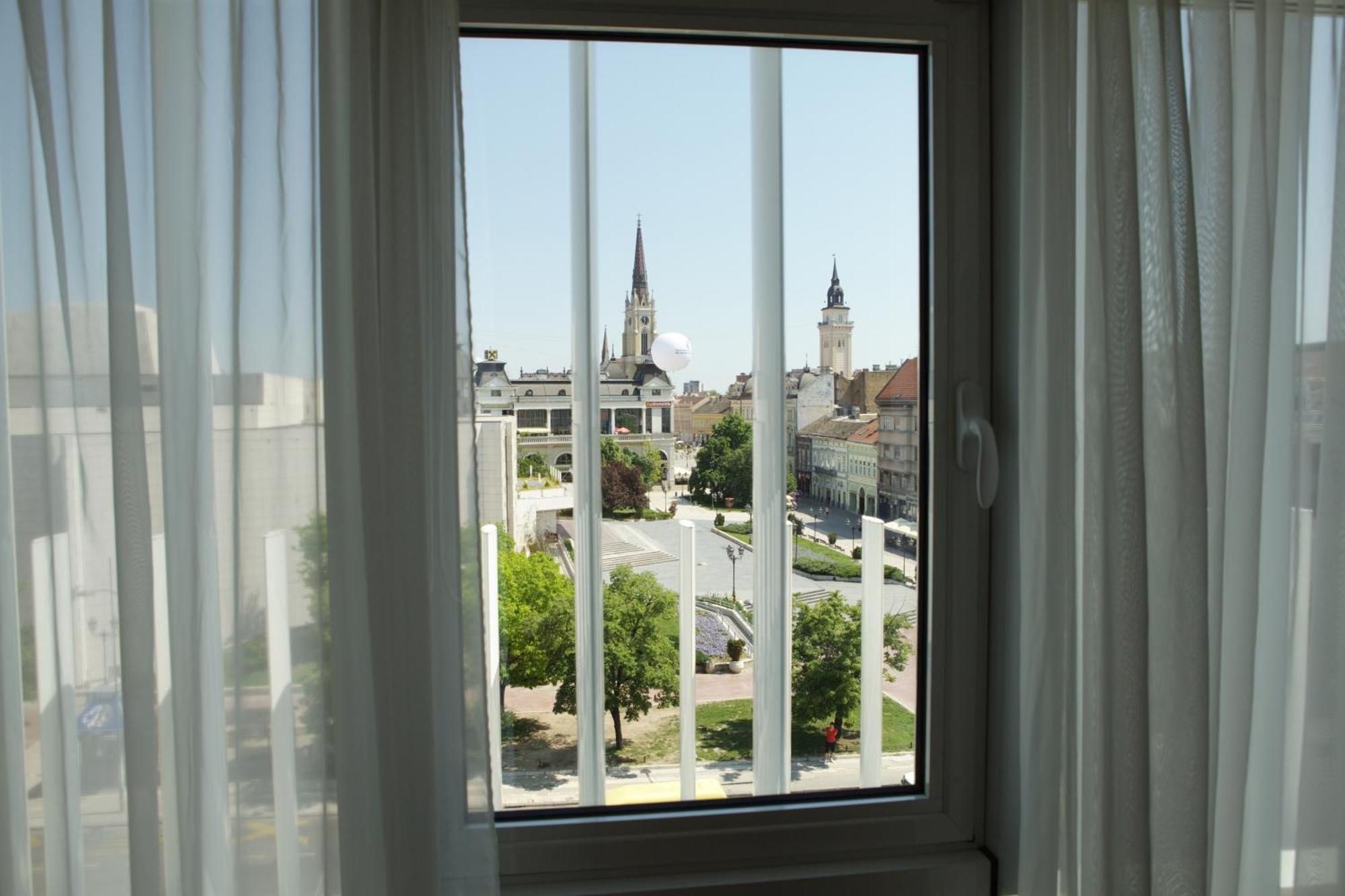Garni Hotel Centar โนวีซาด ภายนอก รูปภาพ