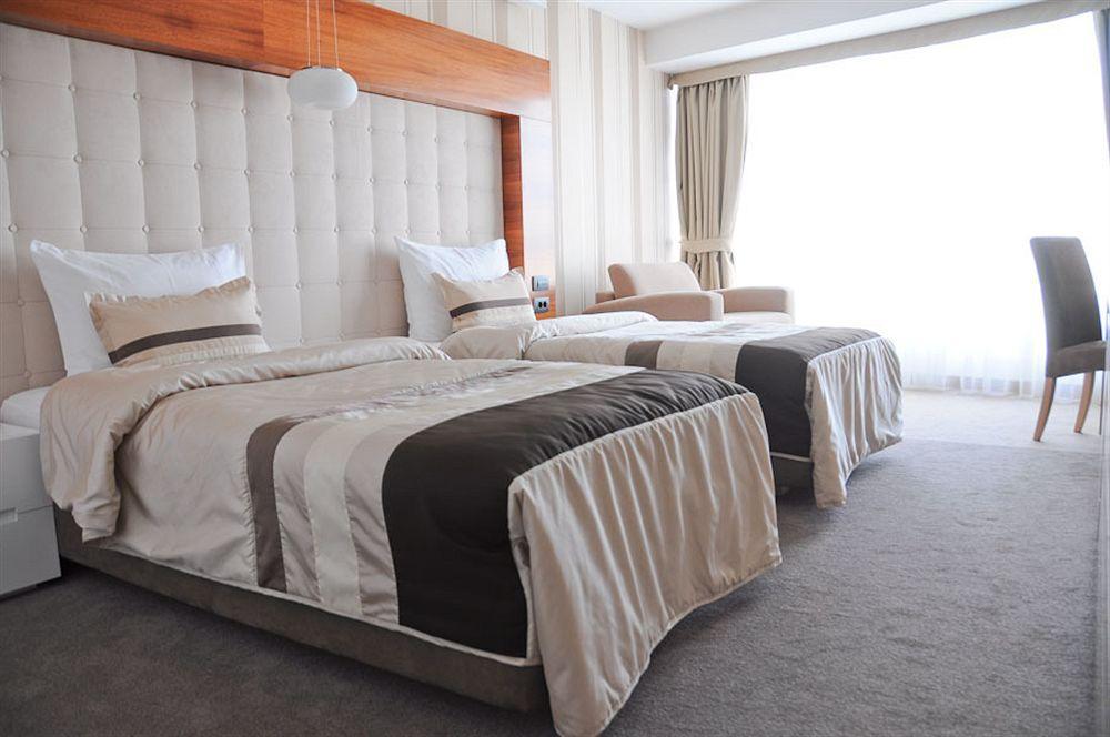 Garni Hotel Centar โนวีซาด ภายนอก รูปภาพ