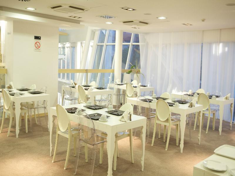 Garni Hotel Centar โนวีซาด ภายนอก รูปภาพ