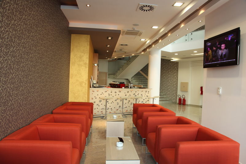 Garni Hotel Centar โนวีซาด ภายนอก รูปภาพ